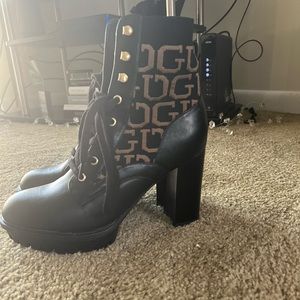 Guess boots